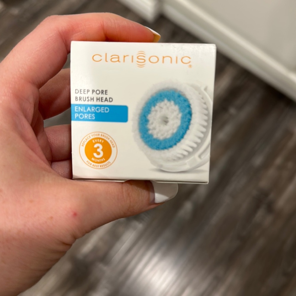 One (1) Clarisonic Deep Pore Brush Head